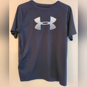 Under Armor Tee. Youth XL. LOOSE FIT. Fit's like men's small.